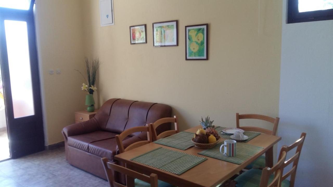 Apartments By The Sea Arbanija, Ciovo - 4320 Trogir Bagian luar foto